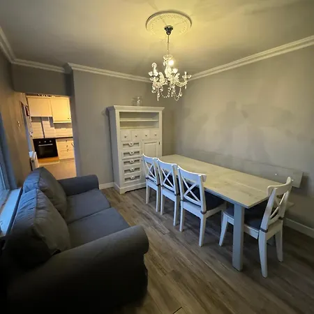 בית הארחה Extraordinary Family Near Croke Park - 4 דבלין